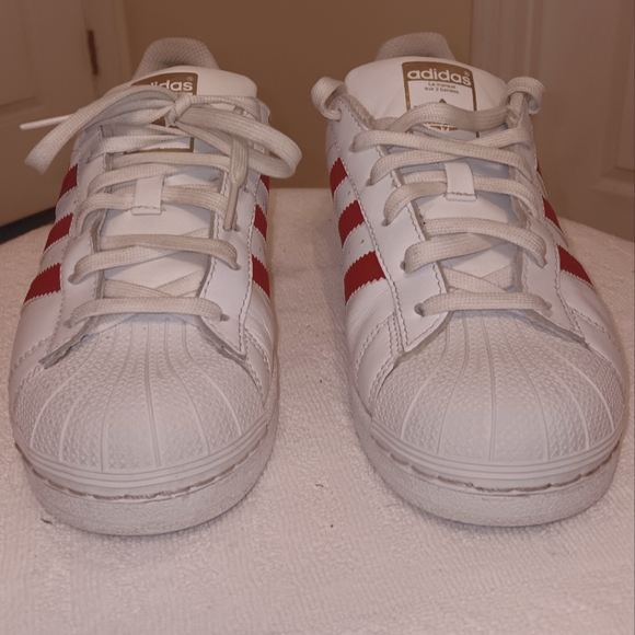 Men's White and Red Adidas Shell Toes (Size 5.5) - Picture 7 of 10